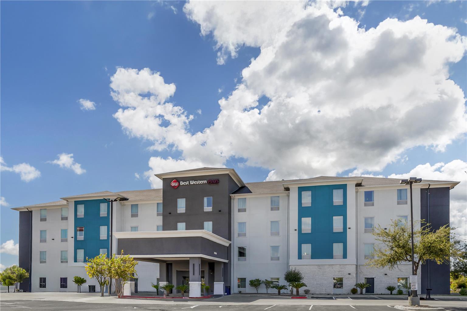 Фото Best Western Plus Laredo Inn & Suites
