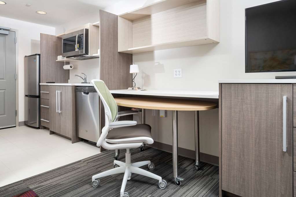 Фото Home2 Suites by Hilton Newark Airport