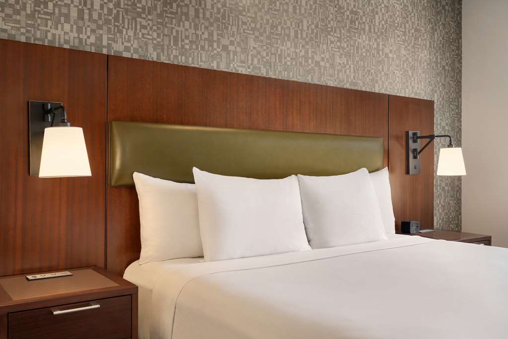 Фото DoubleTree by Hilton New York Downtown