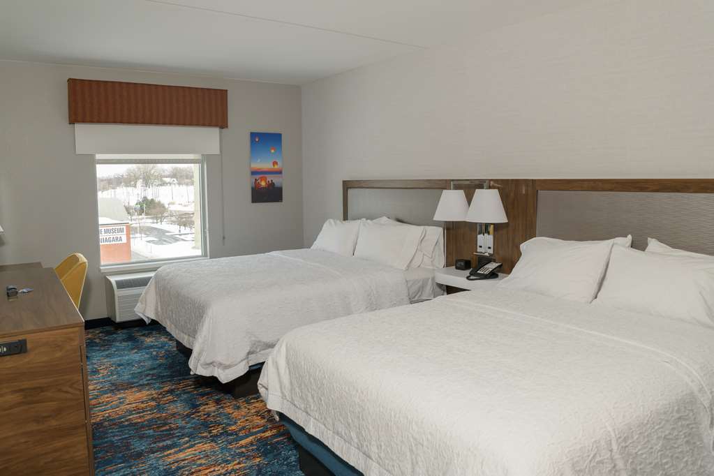 Фото Hampton Inn & Suites Erie Bayfront