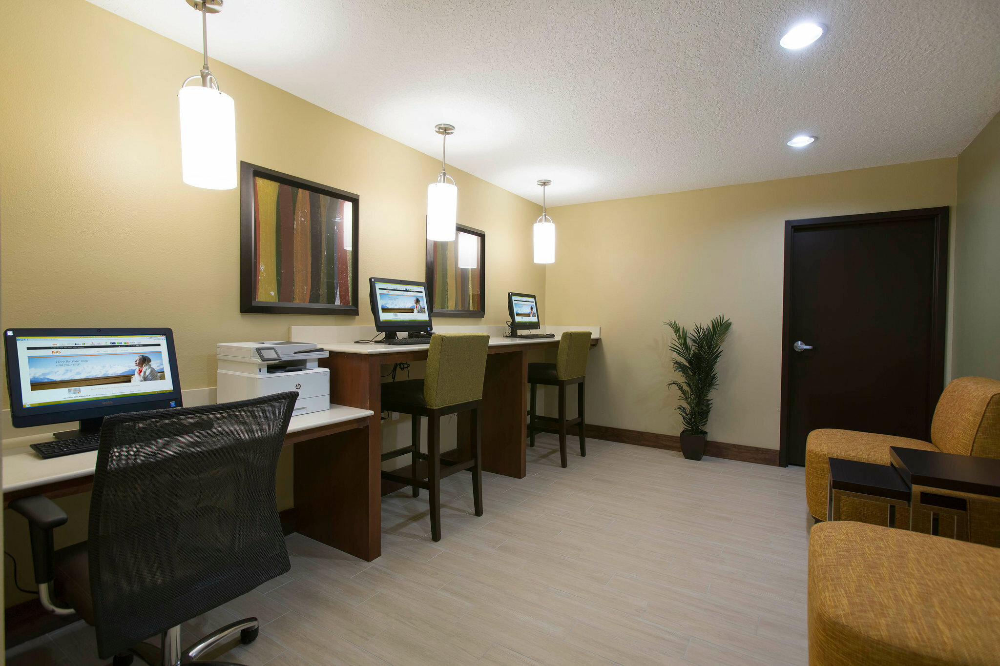Фото Staybridge Suites Orlando at SeaWorld, an Ihg Hotel