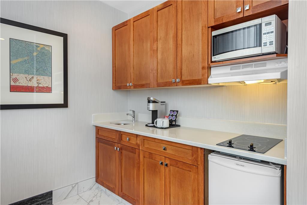 Фото Best Western Plus Suites Downtown