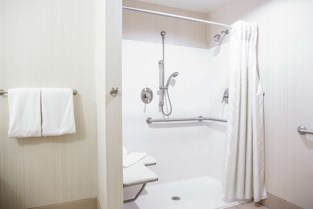 Фото Hilton Garden Inn Milwaukee Downtown