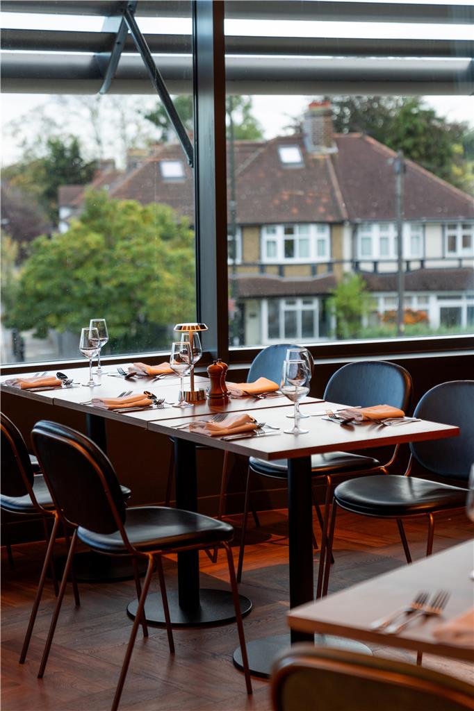 Фото Radisson RED London Twickenham