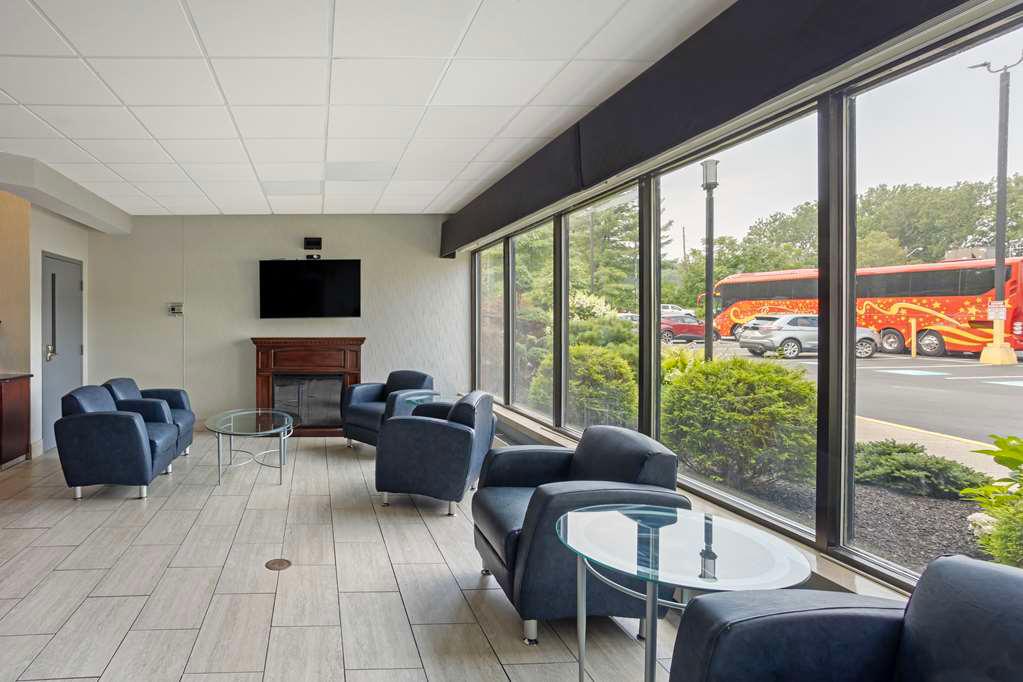 Фото Best Western Plus Reading Inn & Suites