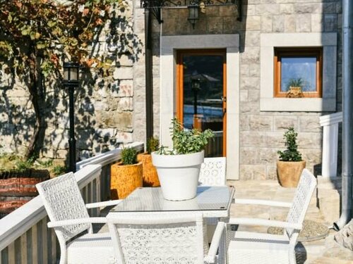 Апартаменты Ground floor apartment, private beach and seaview в Тивате