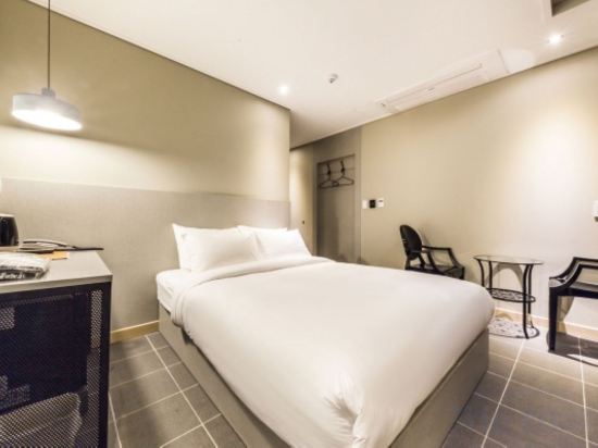 Фото Shinchon Mayven Hotel