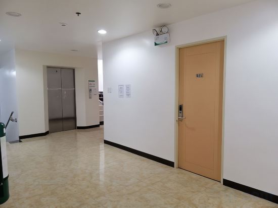 Фото Meaco Royal Hotel-Binan