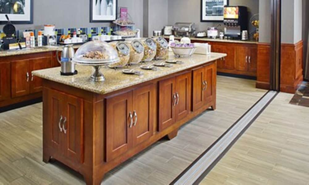 Фото Hampton Inn & Suites Mansfield