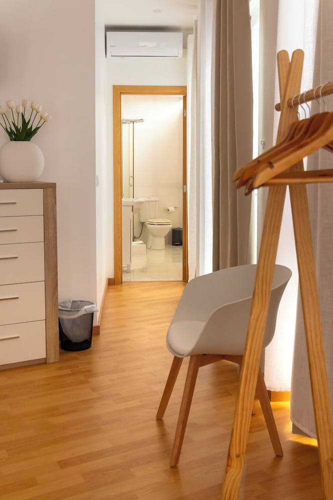 Фото Central Guest House