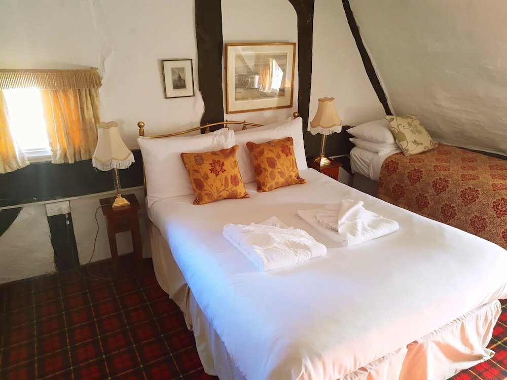 Фото Thatched Cottage Hotel