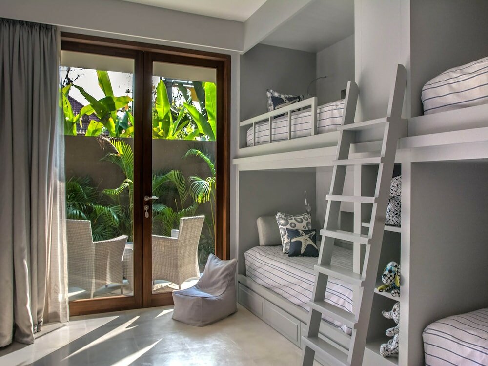 Фото Seseh Beach Villas