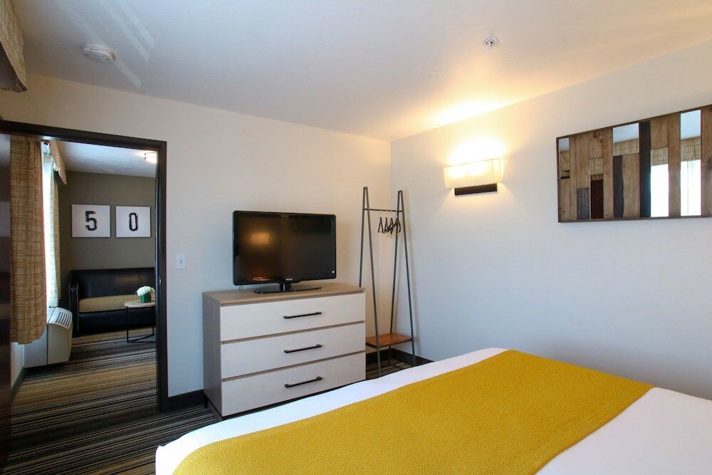 Фото Oxford Suites Spokane Valley