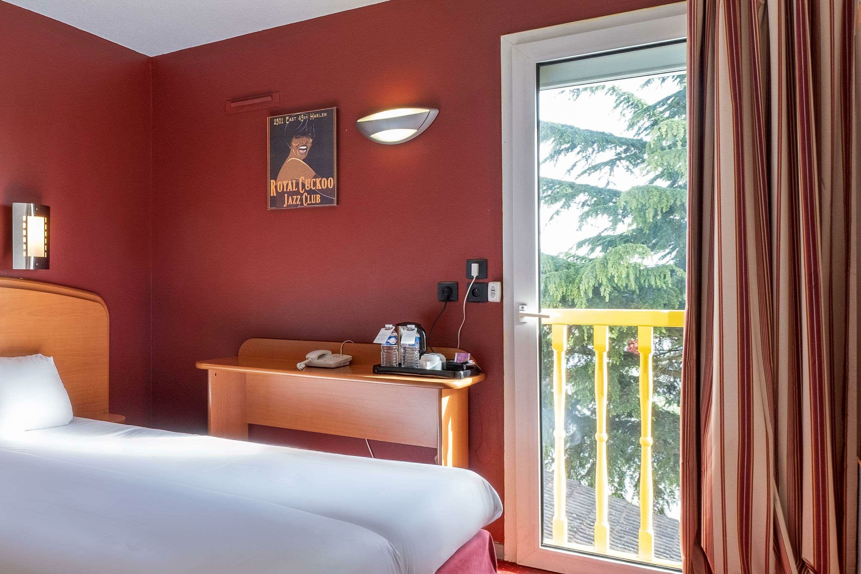 Фото Sky Hotel Goussainville