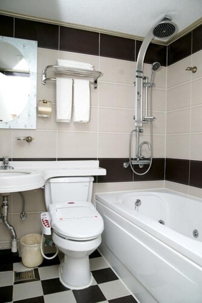 Фото Chuncheon Bears Hotel