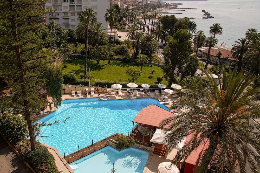 Фото Grand Hotel Londra