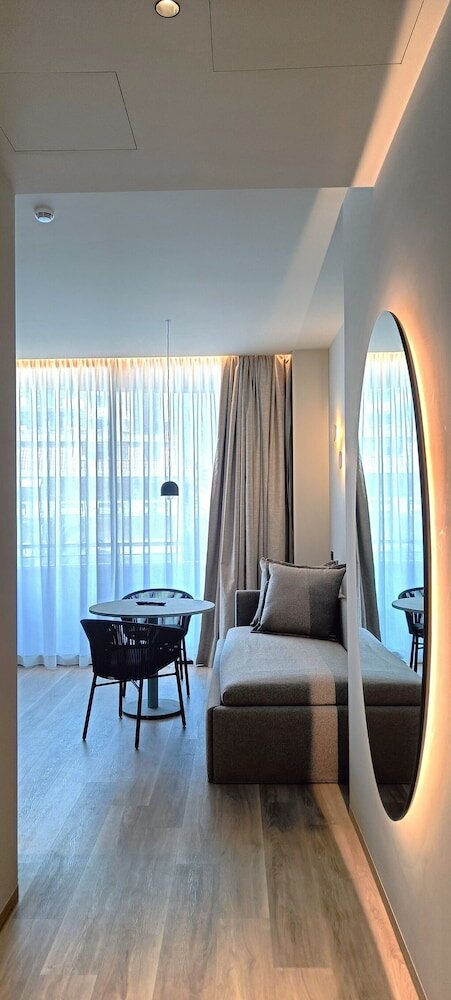 Фото International