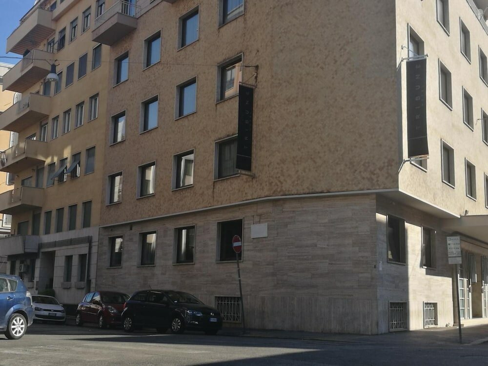 Фото Two Chic Guesthouse