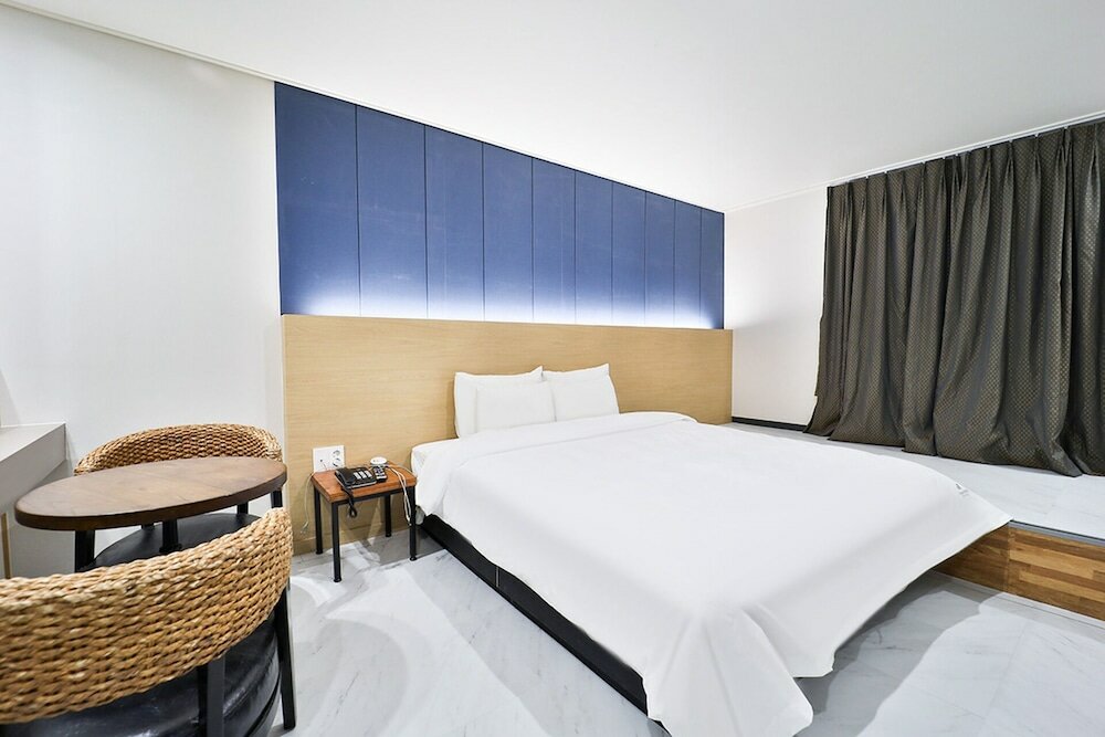 Фото Calm Rest Hotel