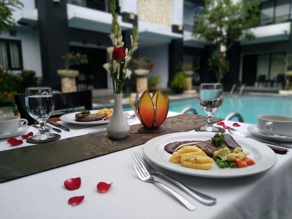 Фото The Radiant Hotel