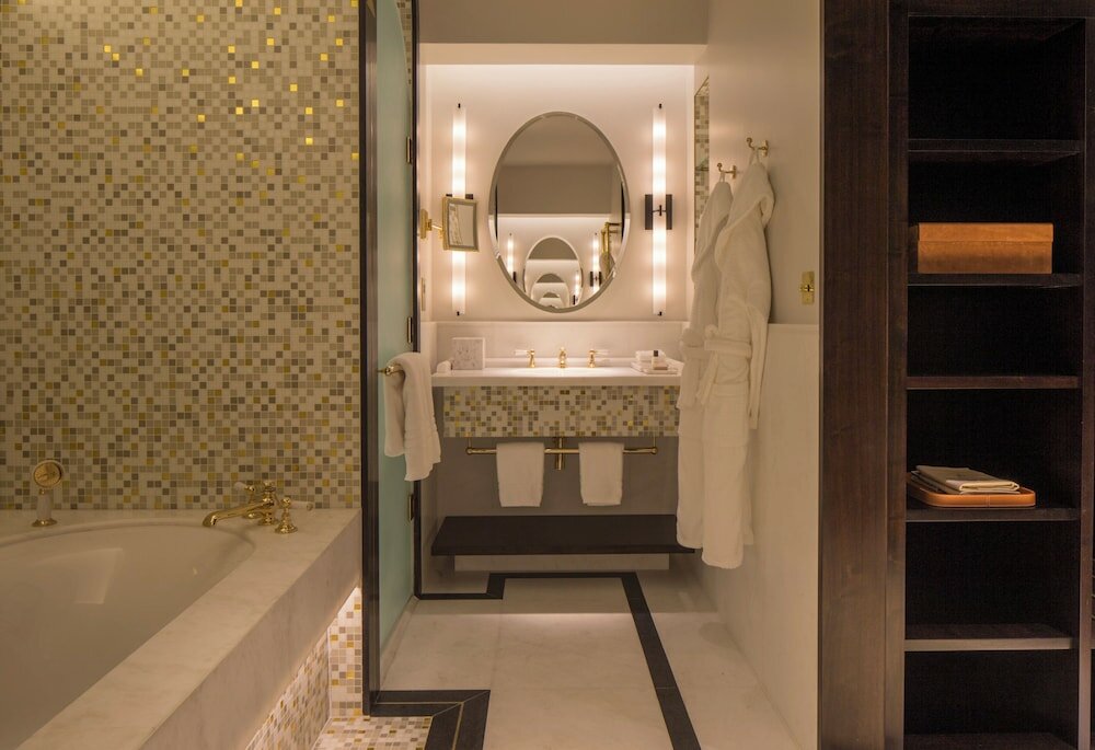 Фото Four Seasons Hotel London at Ten Trinity Square