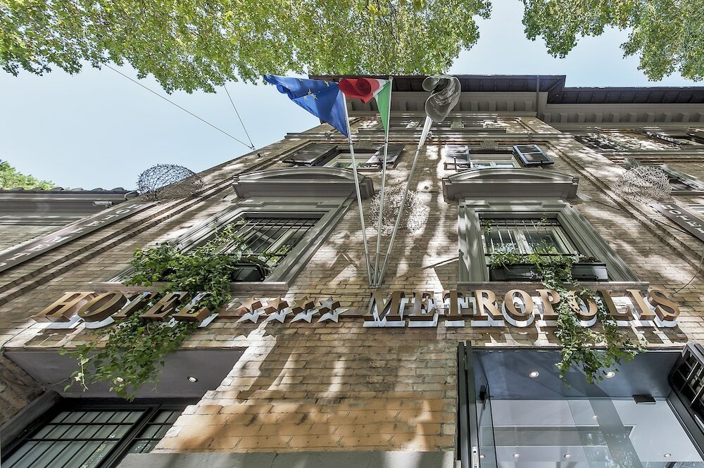 Фото отеля 1