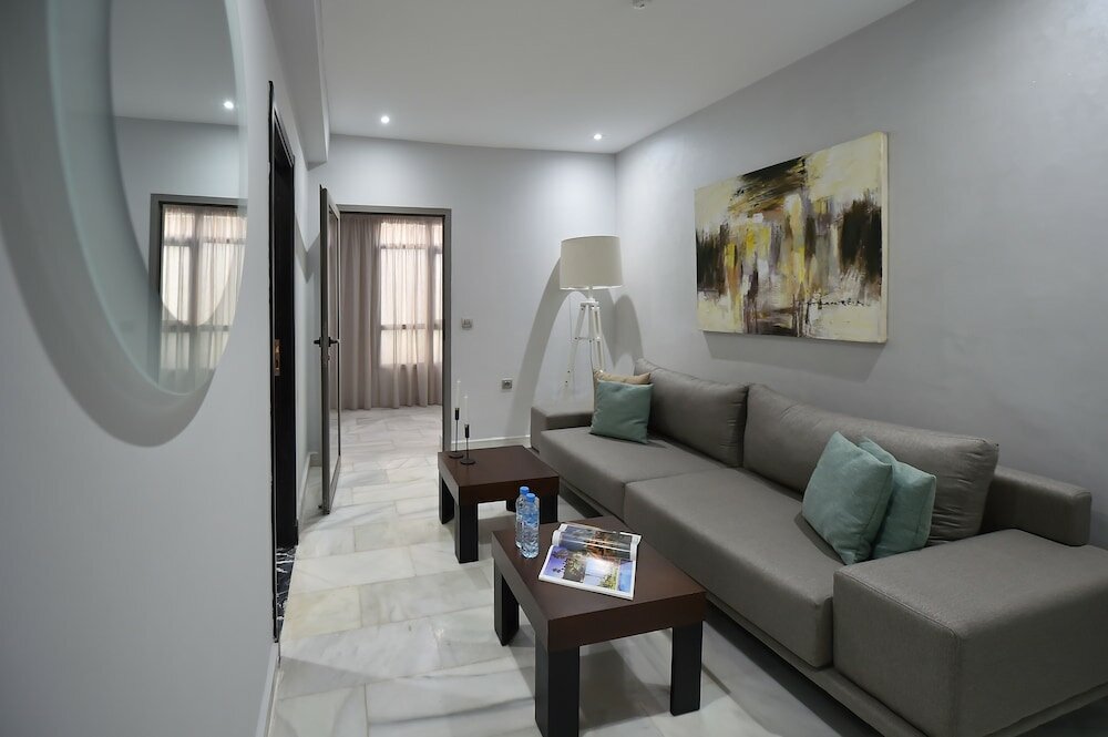Фото Le Yacht Suites Hotel
