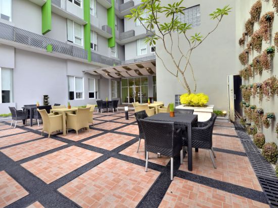 Фото Whiz Hotel Malioboro Yogyakarta