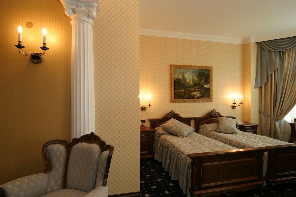 Фото Grand Hotel London
