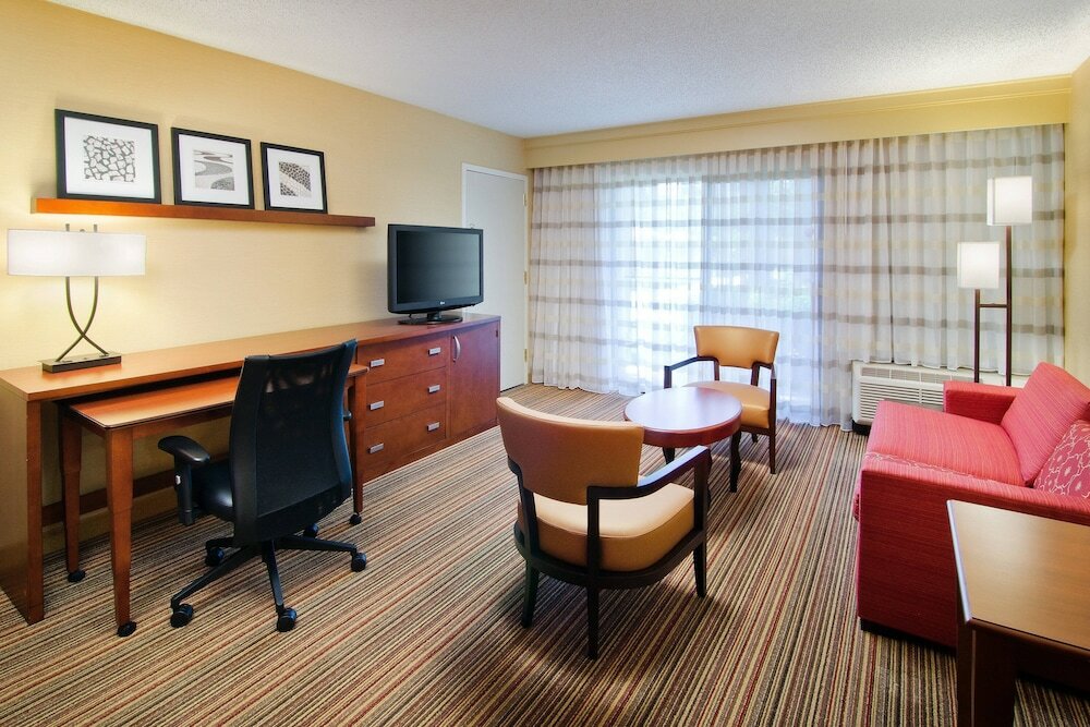 Фото Courtyard by Marriott John Wayne Airport/Orange County