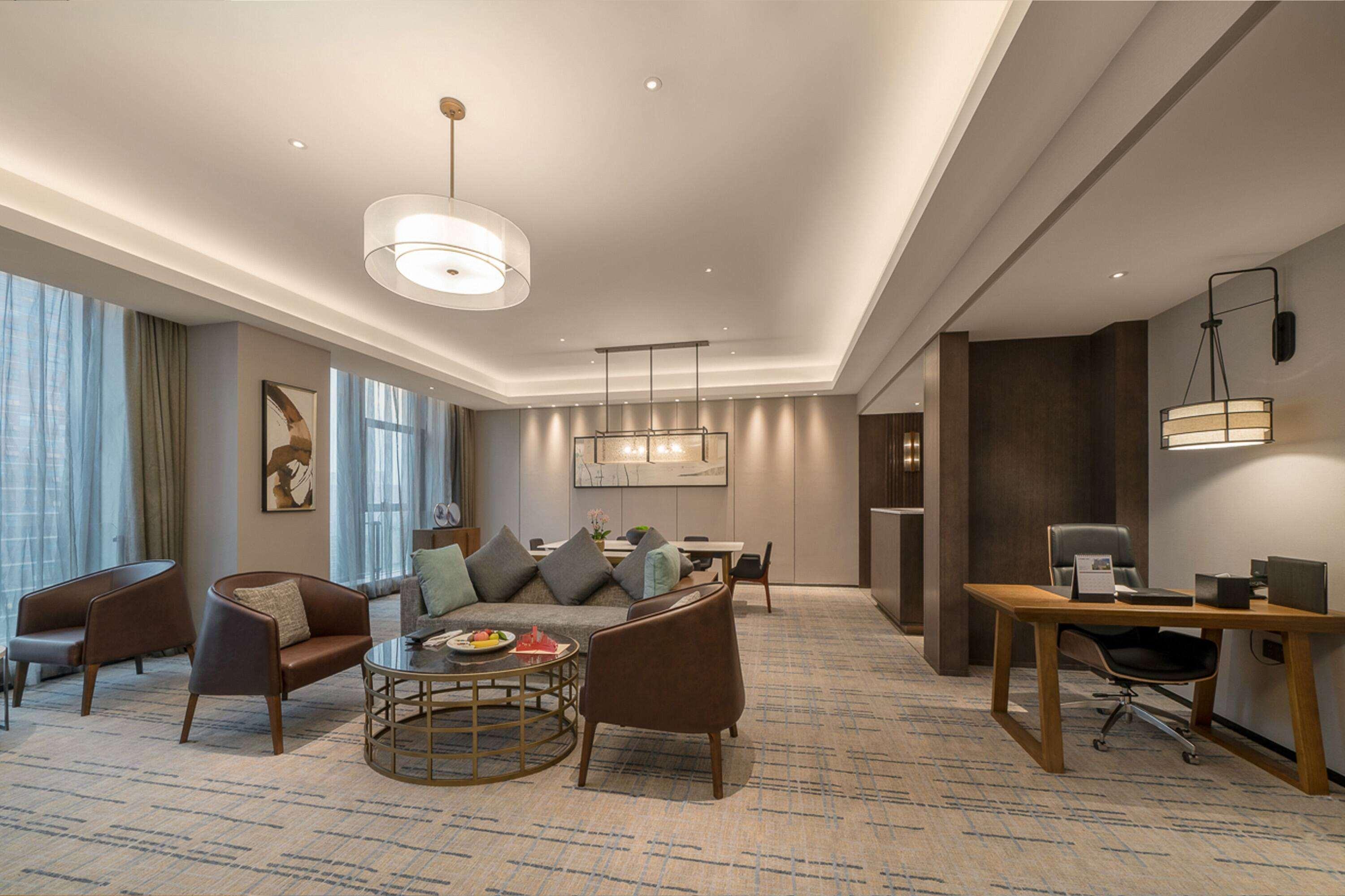 Фото Howard Johnson Wyndham Downtown Hotel Chongqing