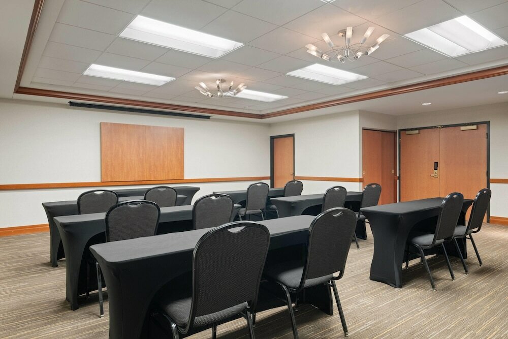 Фото Wyndham Moline on John Deere Commons