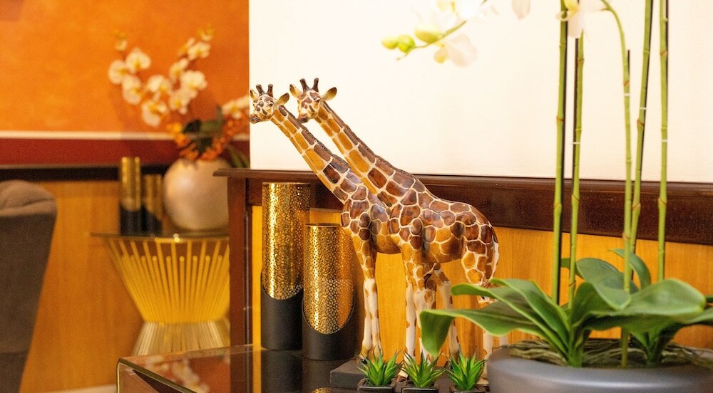 Фото Airport West Hotel