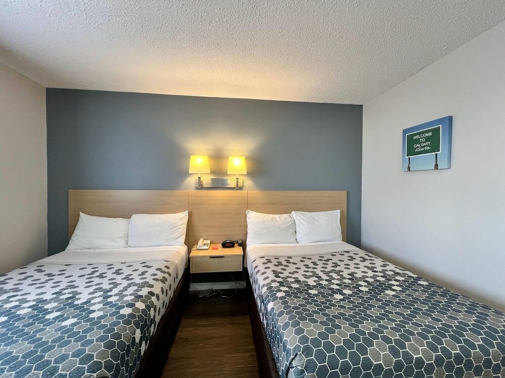 Фото Econo Lodge Motel Village