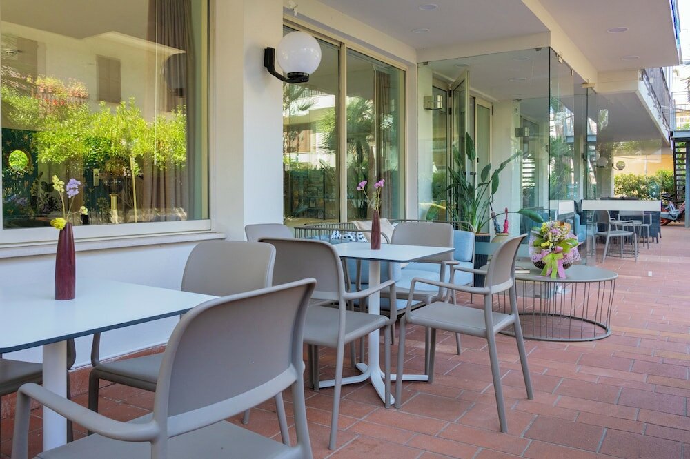 Фото Aura Living Hotel