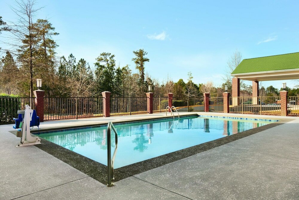 Фото Four Points by Sheraton Raleigh Arena