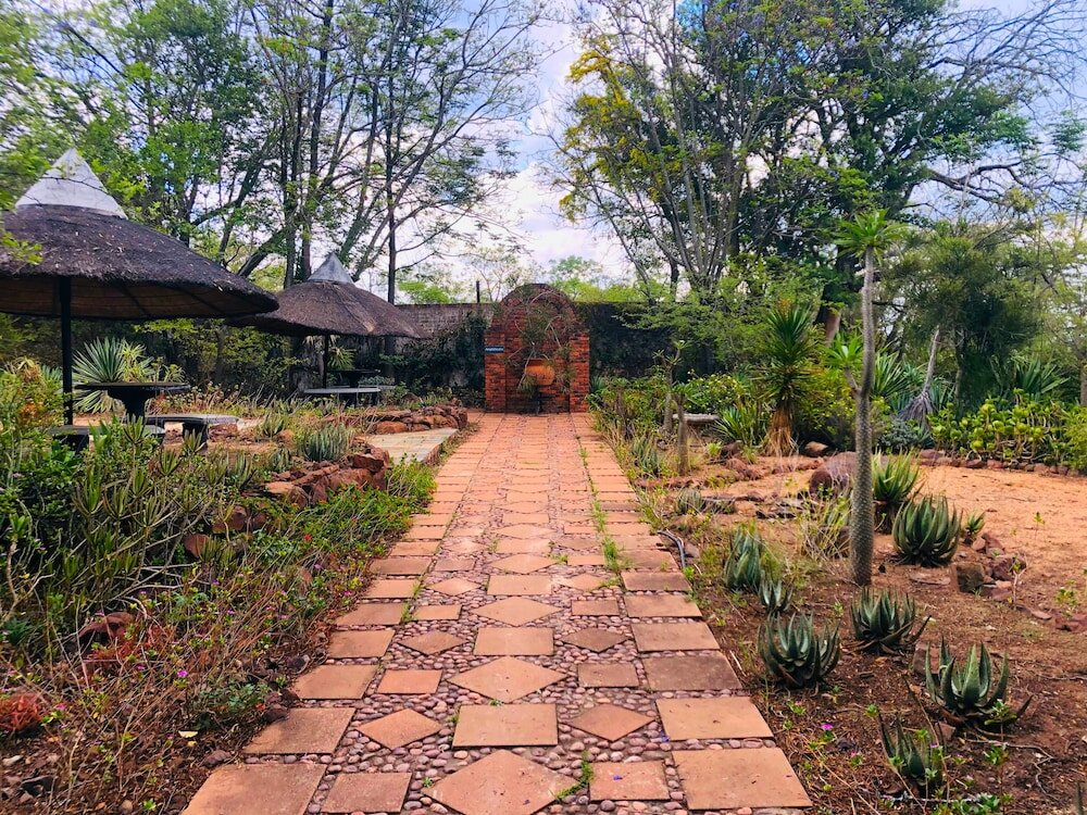 Фото Shangri-La Country Hotel