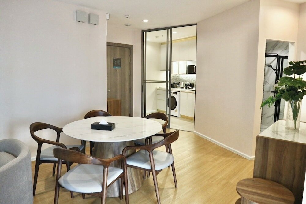 Фото Oakwood Suites Tiwanon Bangkok