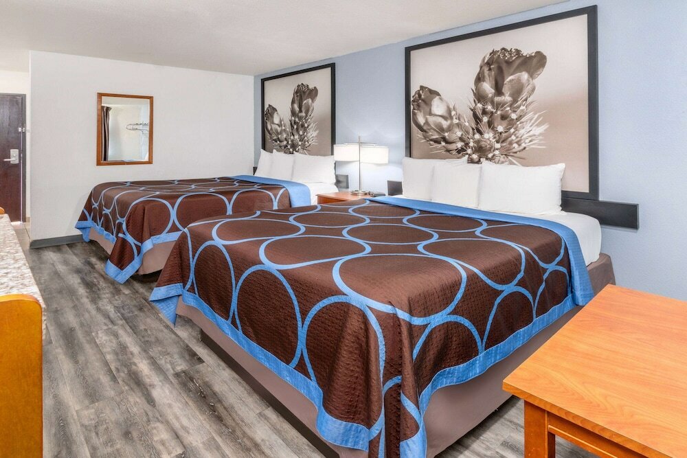 Фото Super 8 by Wyndham Clayton