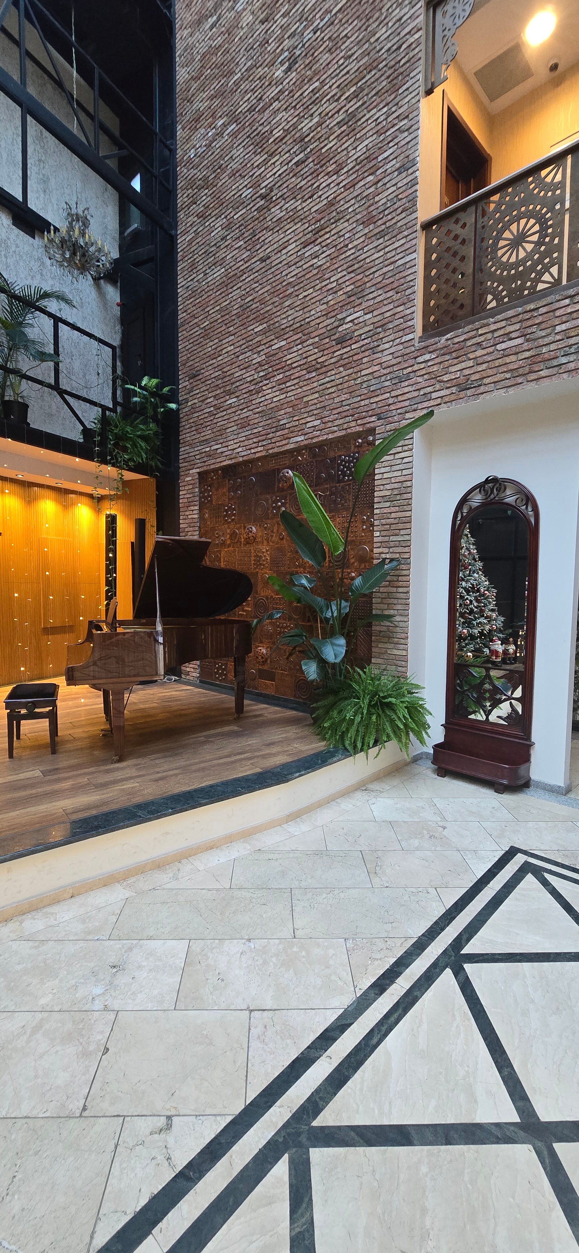 Фото Mukhrantubani Boutique Hotel