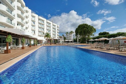 Гостиница AluaSun Continental Park Hotel & Apartments в Пладжа-де-Муро