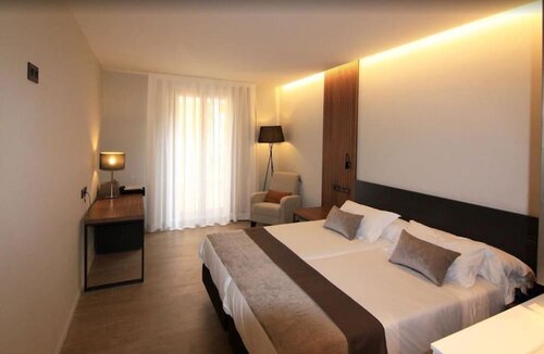 Внешний вид отеля Hotel Raval de la Mar в Вила-Секе, фото 2