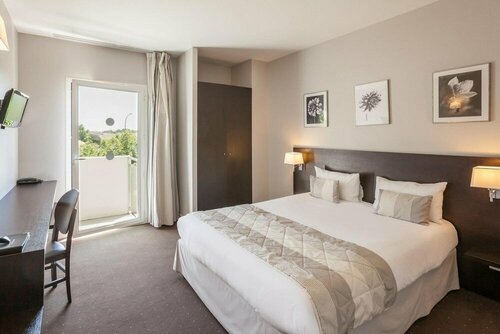 Гостиница Logis Hôtel Alienor в Лангоне