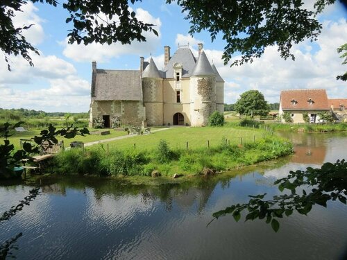 Гостиница Le Châtelet в Лоше