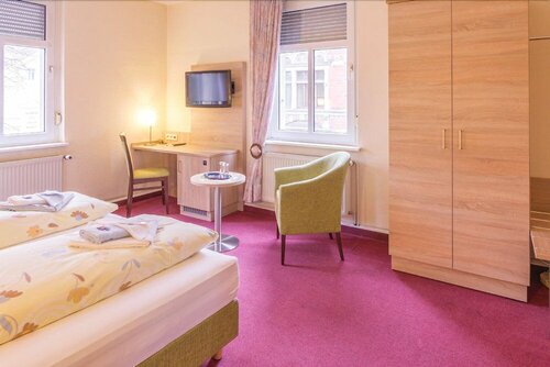 Гостиница Hotel Zur Post в Вурцене
