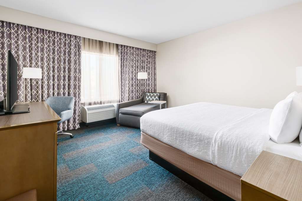 Фото Hampton Inn & Suites Lax El Segundo