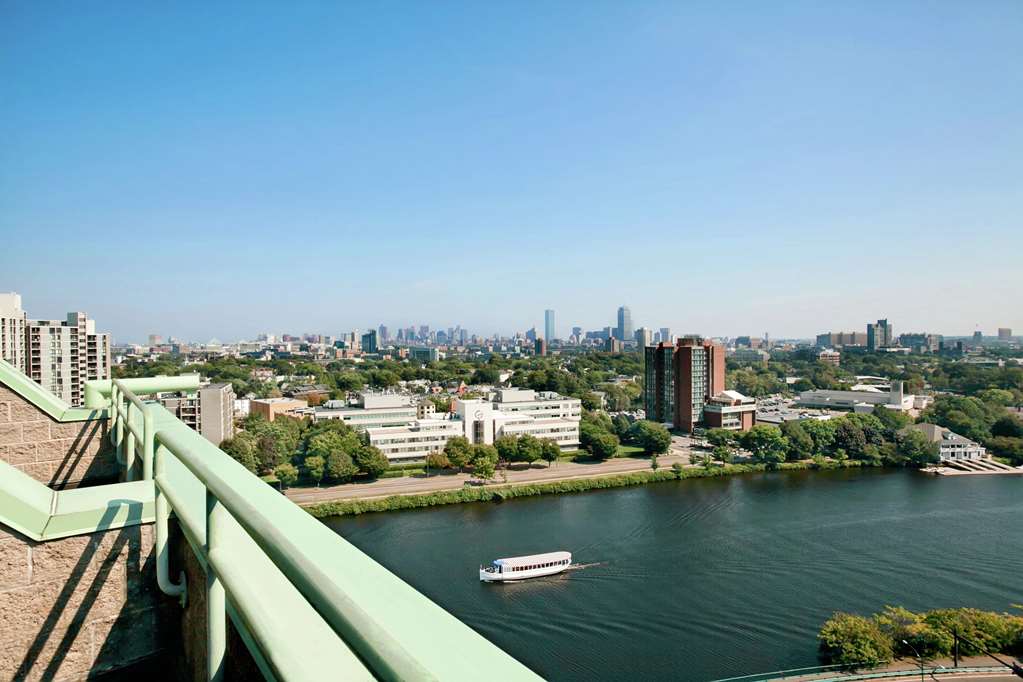 Фото DoubleTree Suites by Hilton Hotel Boston - Cambridge