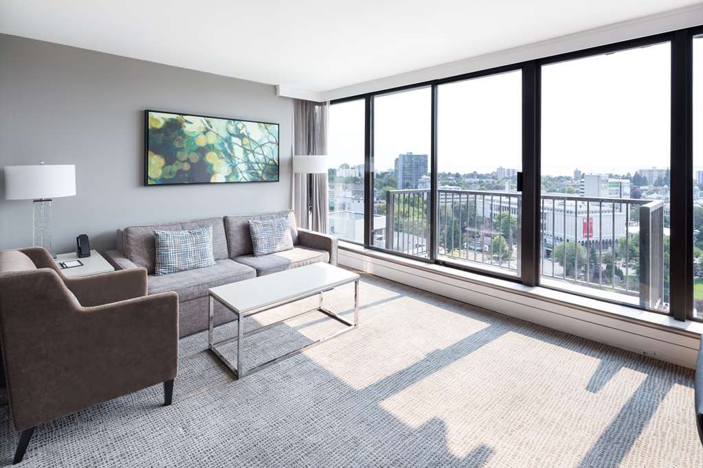 Фото DoubleTree by Hilton Hotel & Suites Victoria