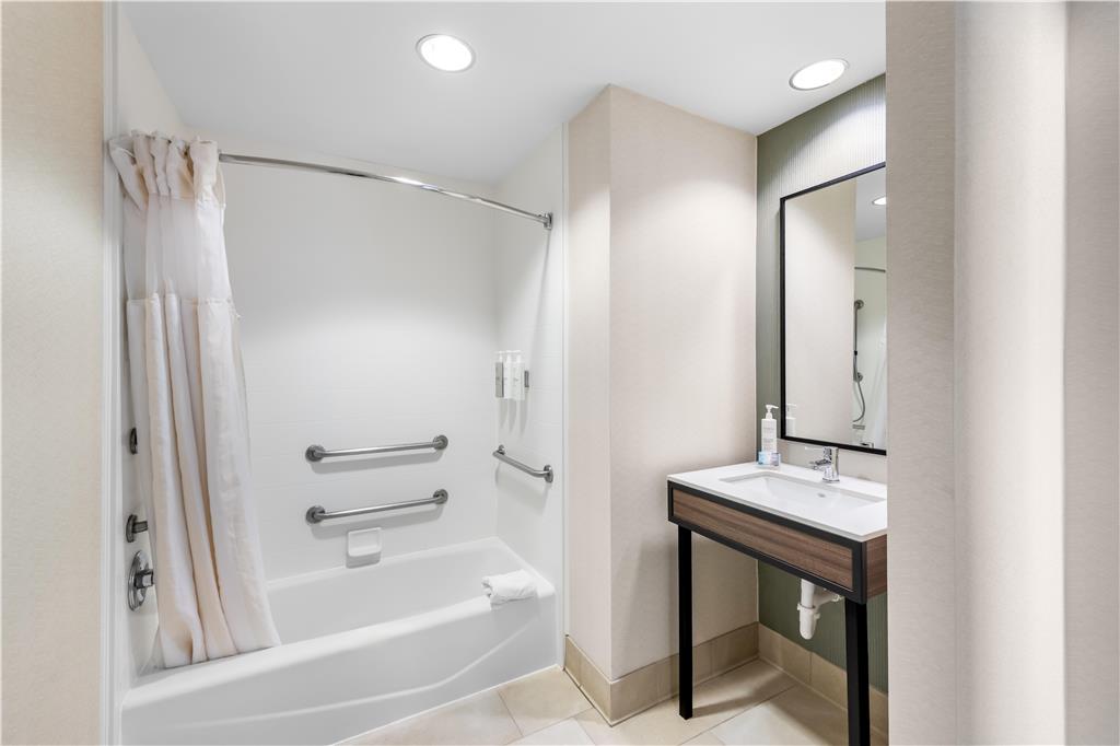 Фото Hilton Garden Inn Overland Park