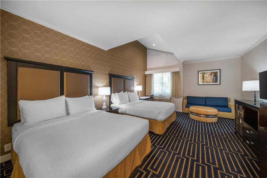Фото Best Western Plus Palm Court Hotel